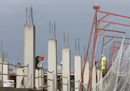 Edificio en construcción en una zona del arco de la Bahía.