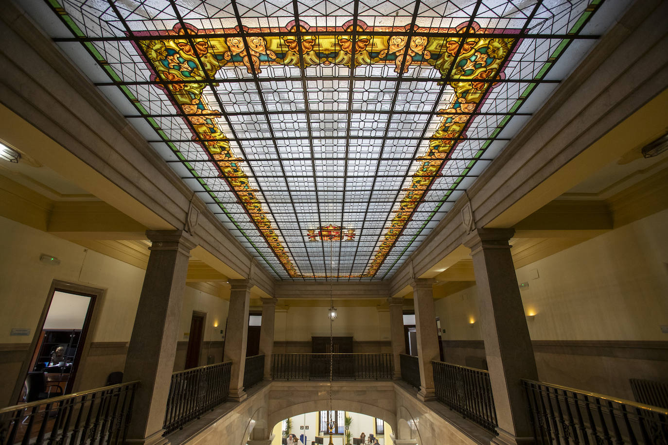 La colección de vidrieras de la sede de Hacienda