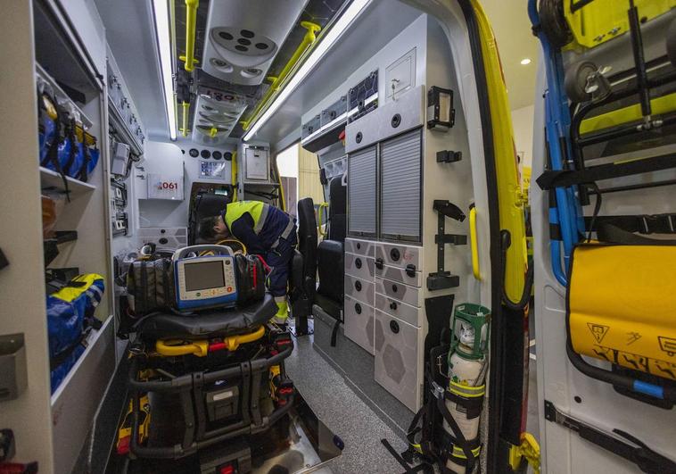 Así es el interior de las nuevas ambulancias del 061