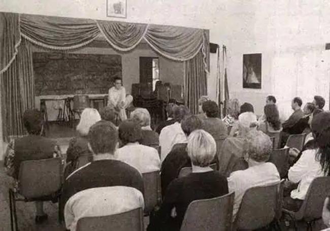 Asamblea vecinal celebrada en otoño de 2003 para pedir que el condenado se marchara del pueblo.