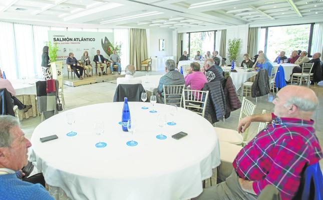 El encuentro tuvo un formato dinámico con una alta participación del público asistente.