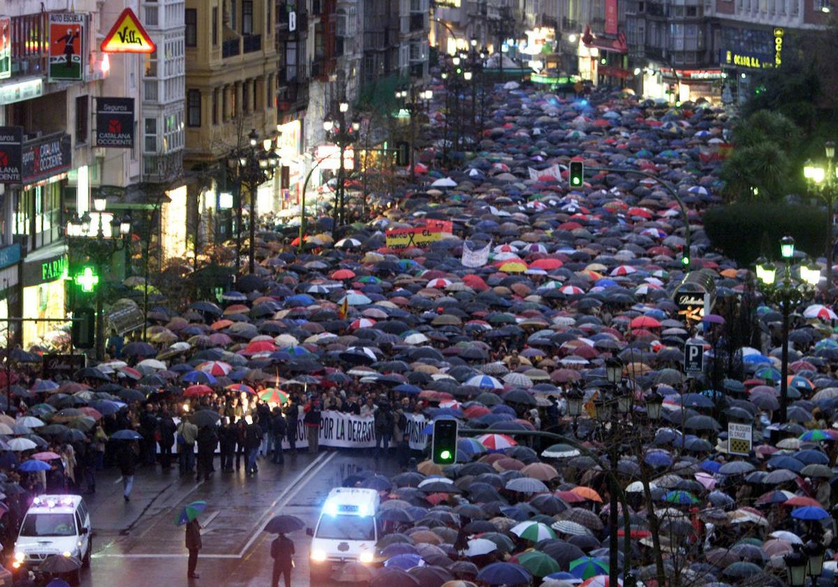 Más de 85.000 personas acudieron a la manifestación celebrada en Santander bajo el lema «Con las víctimas, con la Constitución, por la derrota del terrorismo».