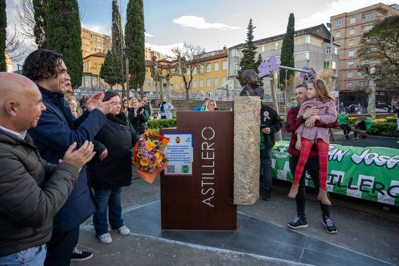 Un momento de la inauguración del busto. 