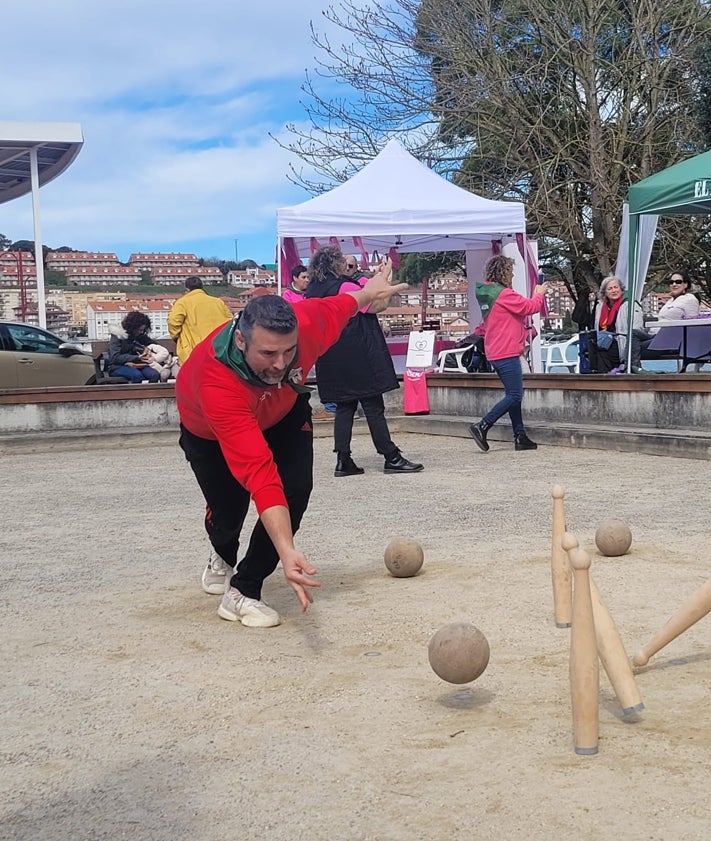 Imagen secundaria 2 - Uno de los participantes en el Birle Solidario. 