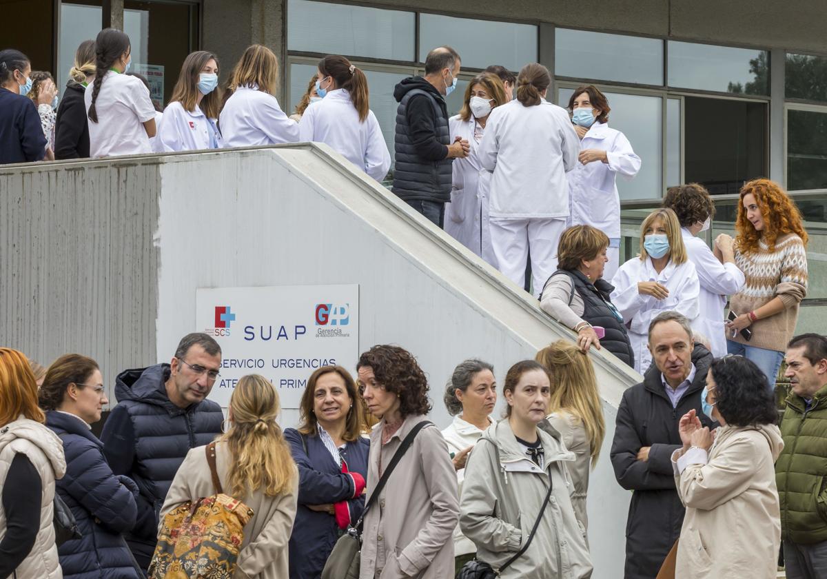 Concentración celebrada en 2022 tras la brutal agresión a un médico del centro de salud de Los Castros