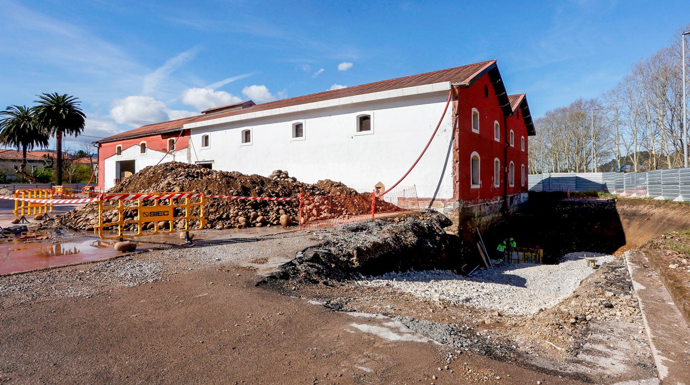 La metamorfosis se divide en dos partes: la primera fase, encaminada a crear el primer museo de la ciudad; y la segunda, orientada a dar cobijo a las escuelas culturales de Torrelavega. 