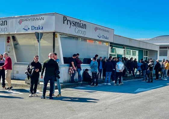 Protesta de los trabajadores de Prysmian Group el miércoles en Maliaño.