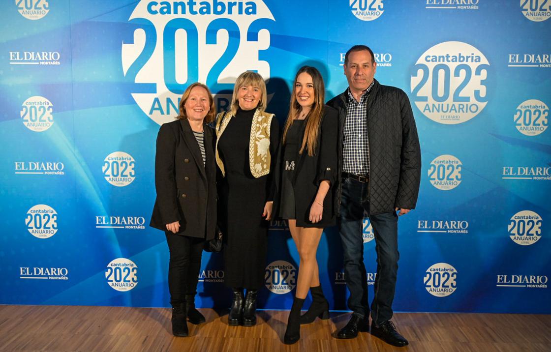 María Luisa Arroyo, Ana Isabel Arroyo, Beatriz Calderón y Juan José Calderón.