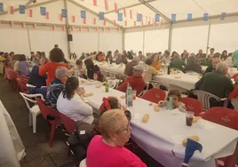 Comida de confraternización de los vecinos de La Acebosa.