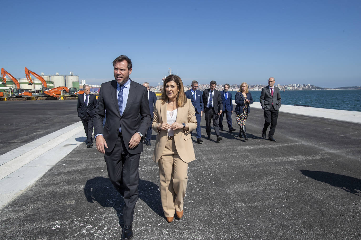 Puente y Buruaga, durante a la visita al Puerto de Santander para inaugurar el muelle 9 de Raos.