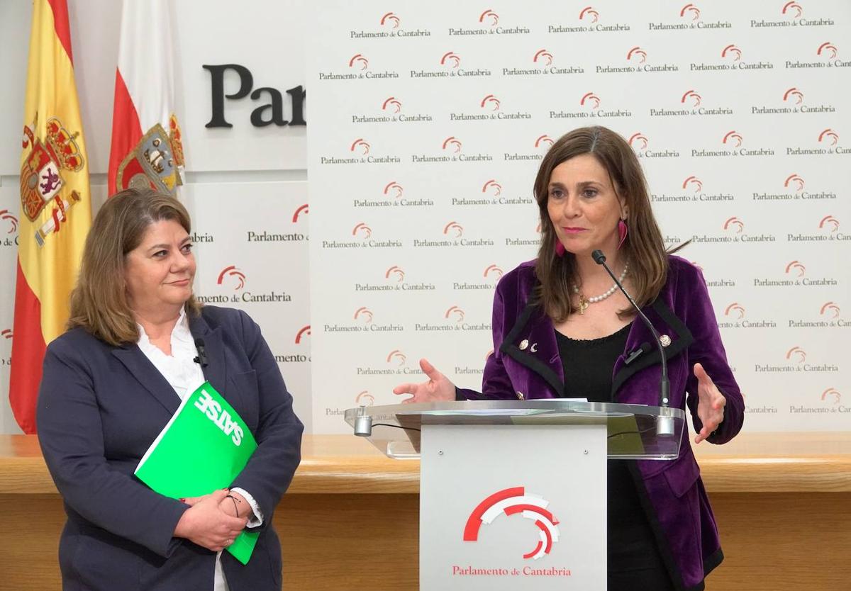 Paula Fernández y Ana Isabel Samperio durante su comparecencia de hoy en el Parlamento