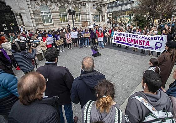 Cerca de 200 personas, representantes de diferentes asociaciones, se congregaron esta tarde de miércoles en Santander.