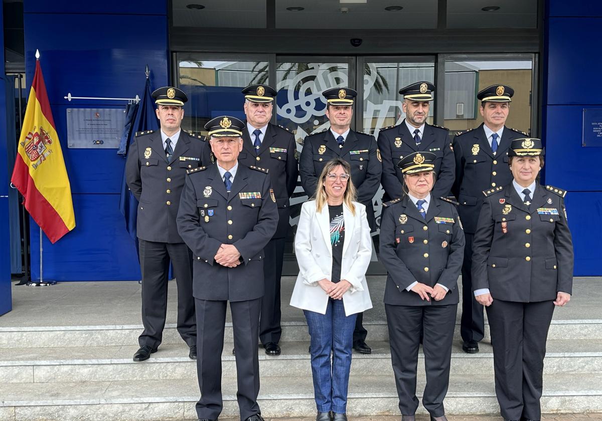 Una placa recuerda los 200 años de la Policía Nacional