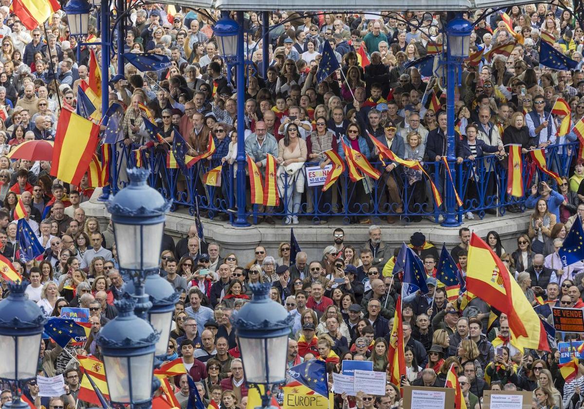 Manifestación contra la amnistía en la plaza Pombo, en Santander,el pasado 12 de noviembre.