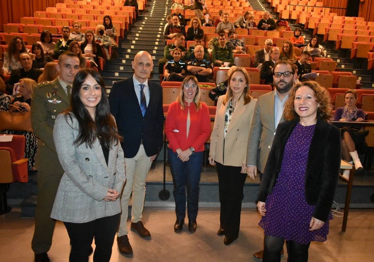 Autoridades y ponentes en el acto celebrado en el Teatro Municipal de Los Corrales