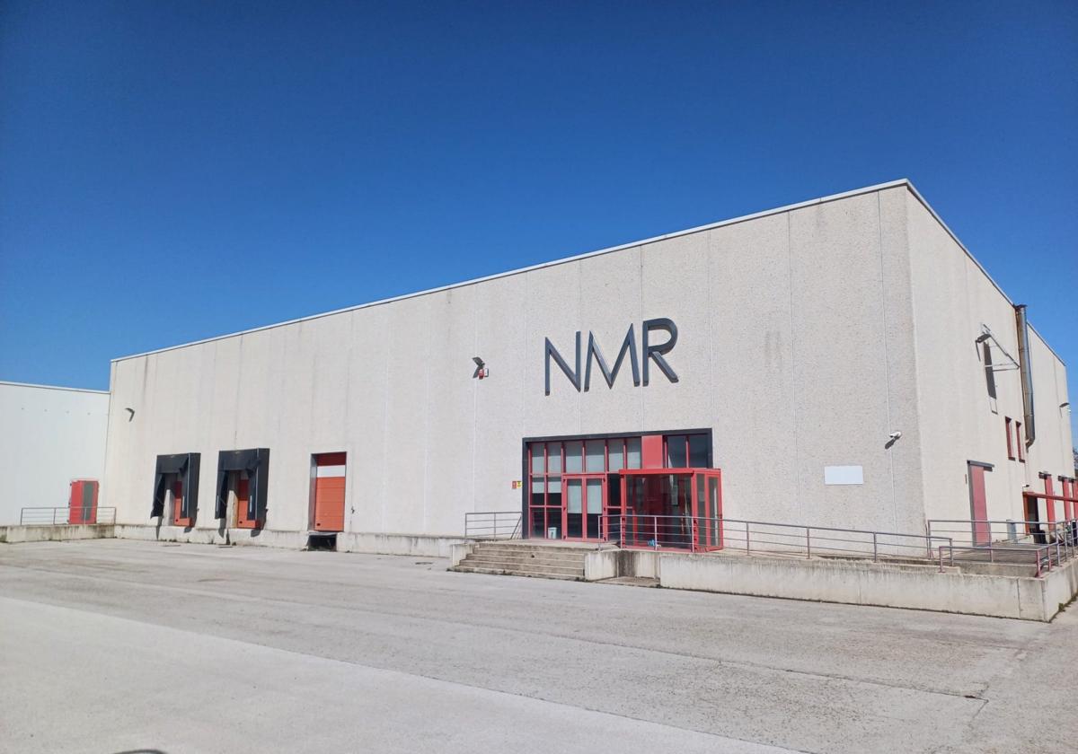 Instalaciones del matadero de Reinosa en el polígono de La Vega, cerradas desde hace cuatro años.