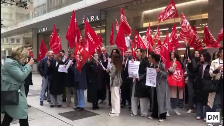 Protesta de los trabajadores en el Zara de Santander