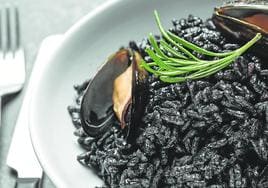 La tinta de calamar es ingrediente fundamental para un exquisito arroz negro.