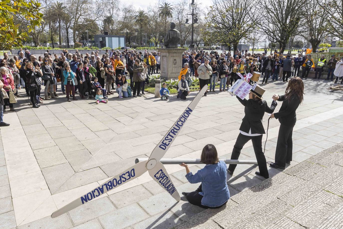 Entre los actos de protesta se realizó una performance.