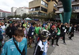 Los participantes realizan la salida en el Bulevar Demetrio Herrero.