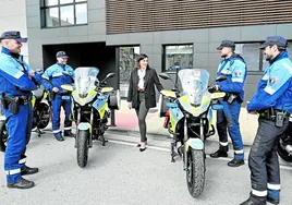 La Policía Local de Santander cuenta con cuatro nuevas motocicletas para desarrollar su labor, que fueron presentadas ayer por la alcaldesa Gema Igual.