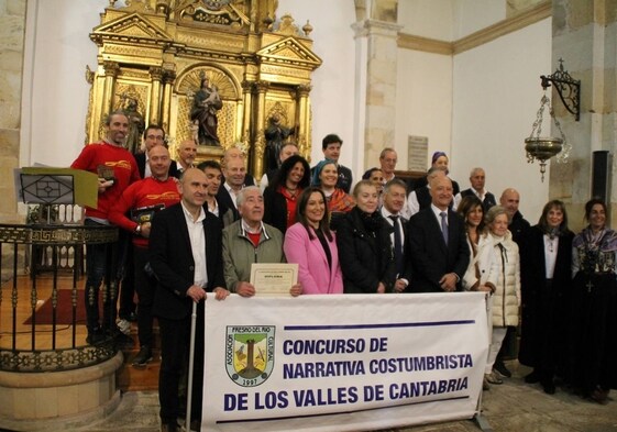 Varios de los asistentes a la ceremonia de entrega de premios en la iglesia de Fresno del Río.