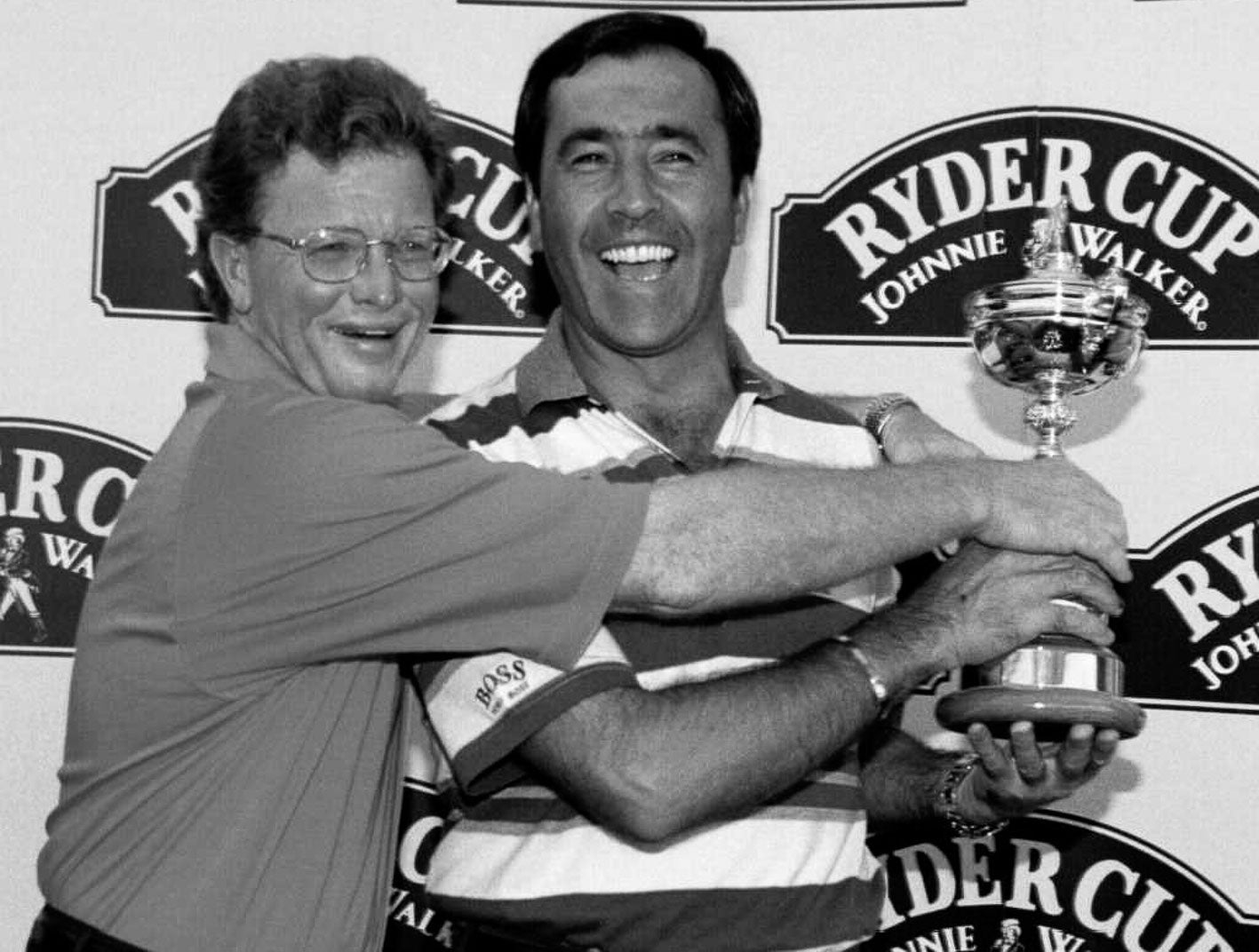 9 de octubre 1996. El capitán del equipo europeo, Seve Ballesteros, bromeando con el capitán de Estados Unidos, Tom Kite, durante la rueda de prensa en la que se presentó el torneo Pro-Am de la Moraleja.