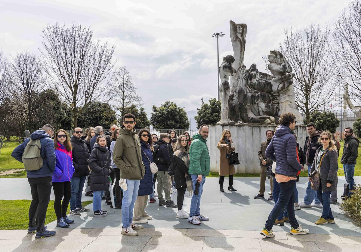 Turistas por el centro de Santander