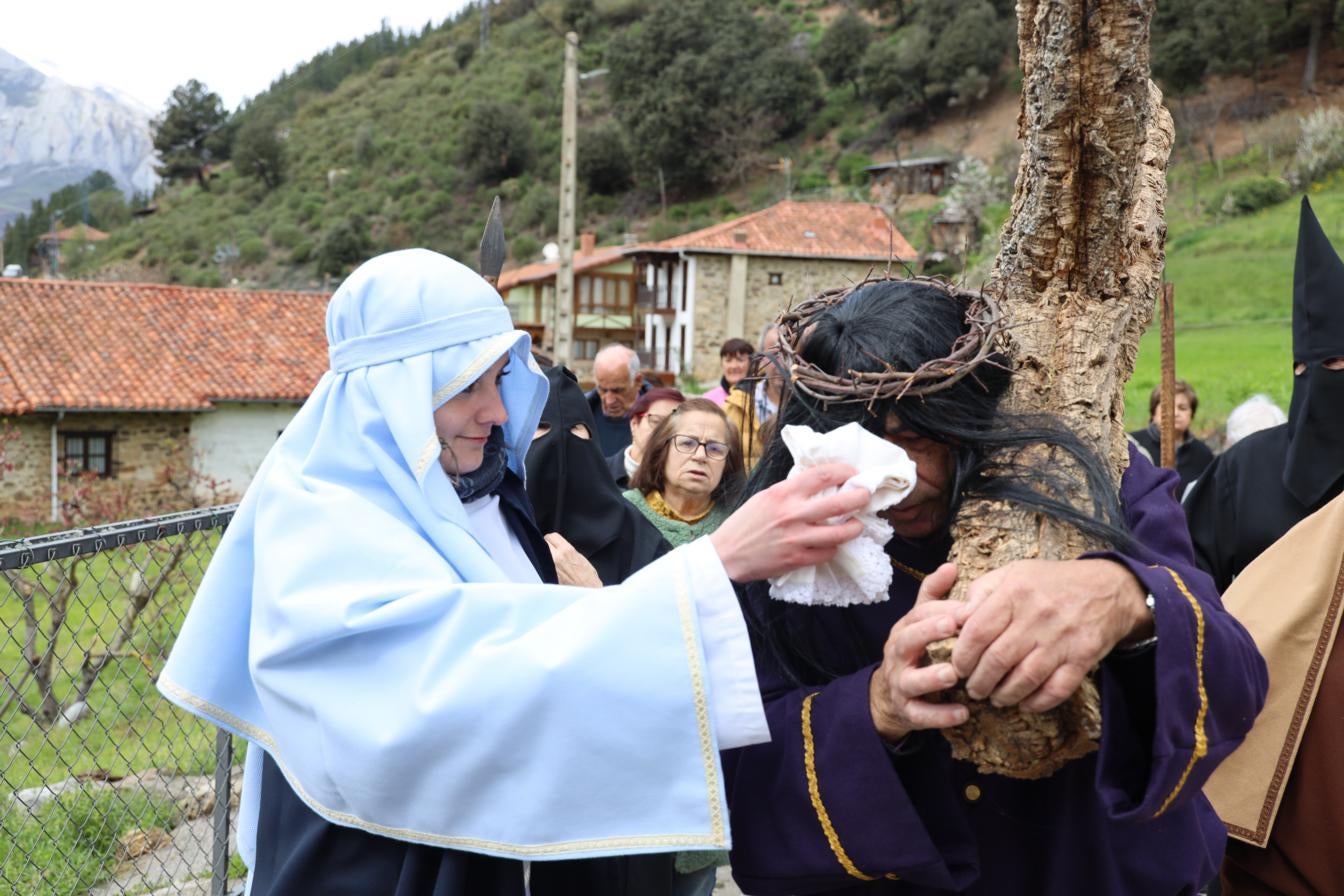 La Verónica limpia la frente a Jesús