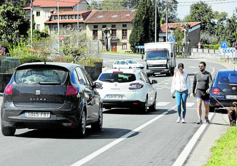 El tramo aglutina un importante tránsito de vehículos y también de peatones.