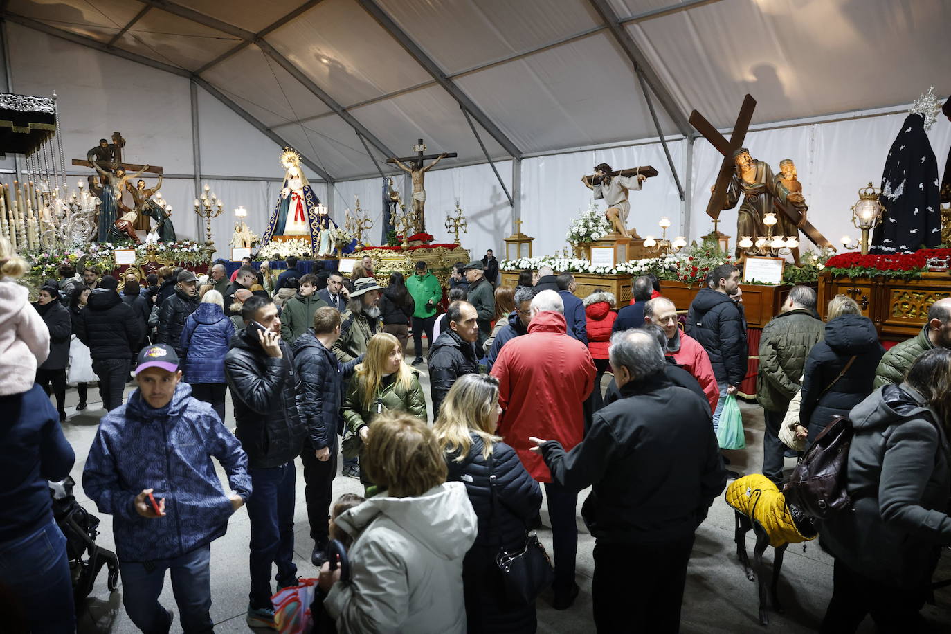 Los pasos se quedan en La Porticada este Viernes Santo