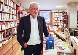 Luis Malo Macaya presentó su poemario recientemente en la librería Gil .