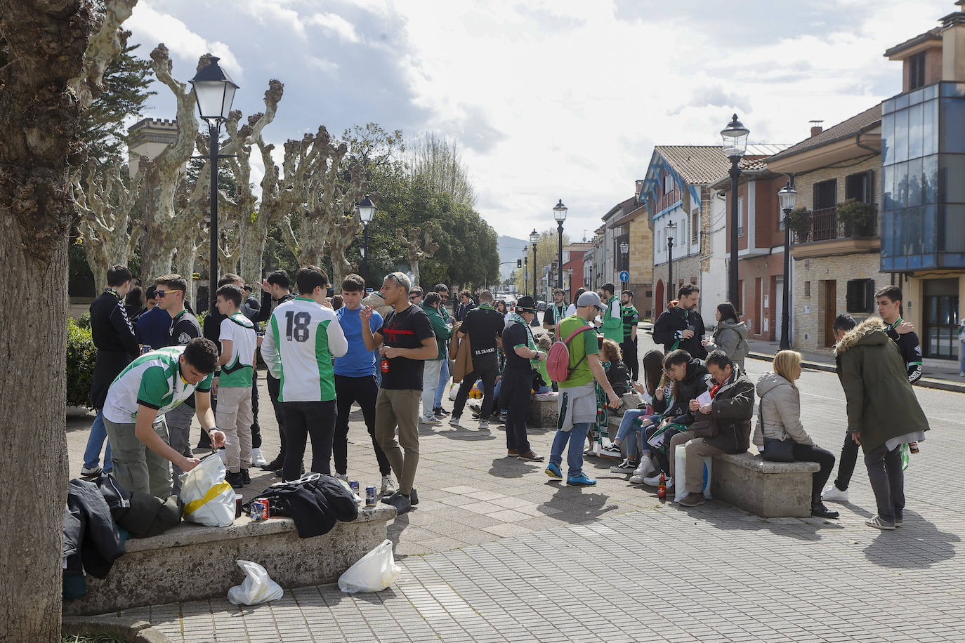 El tiempo por la mañana acompañaba a los racinguistas, con un cielo parcialmente nublado.