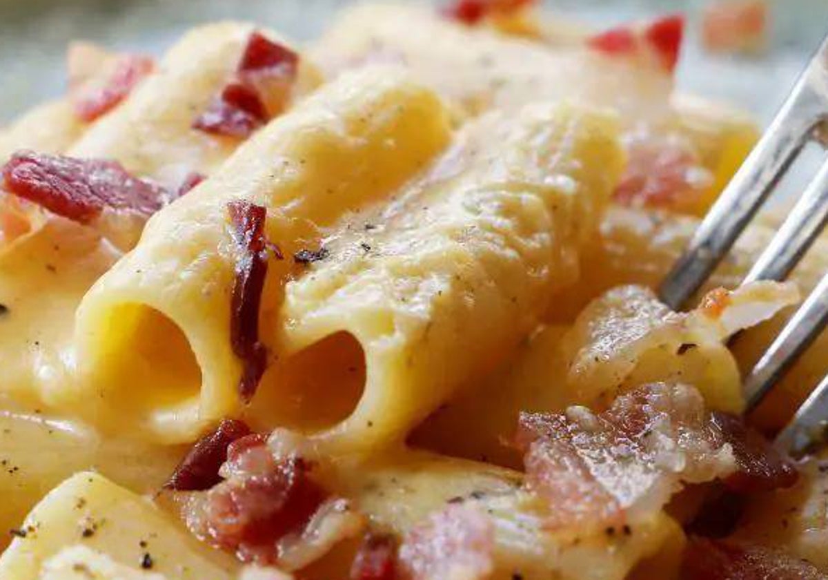 Pasta carbonara, típicamente italiana.