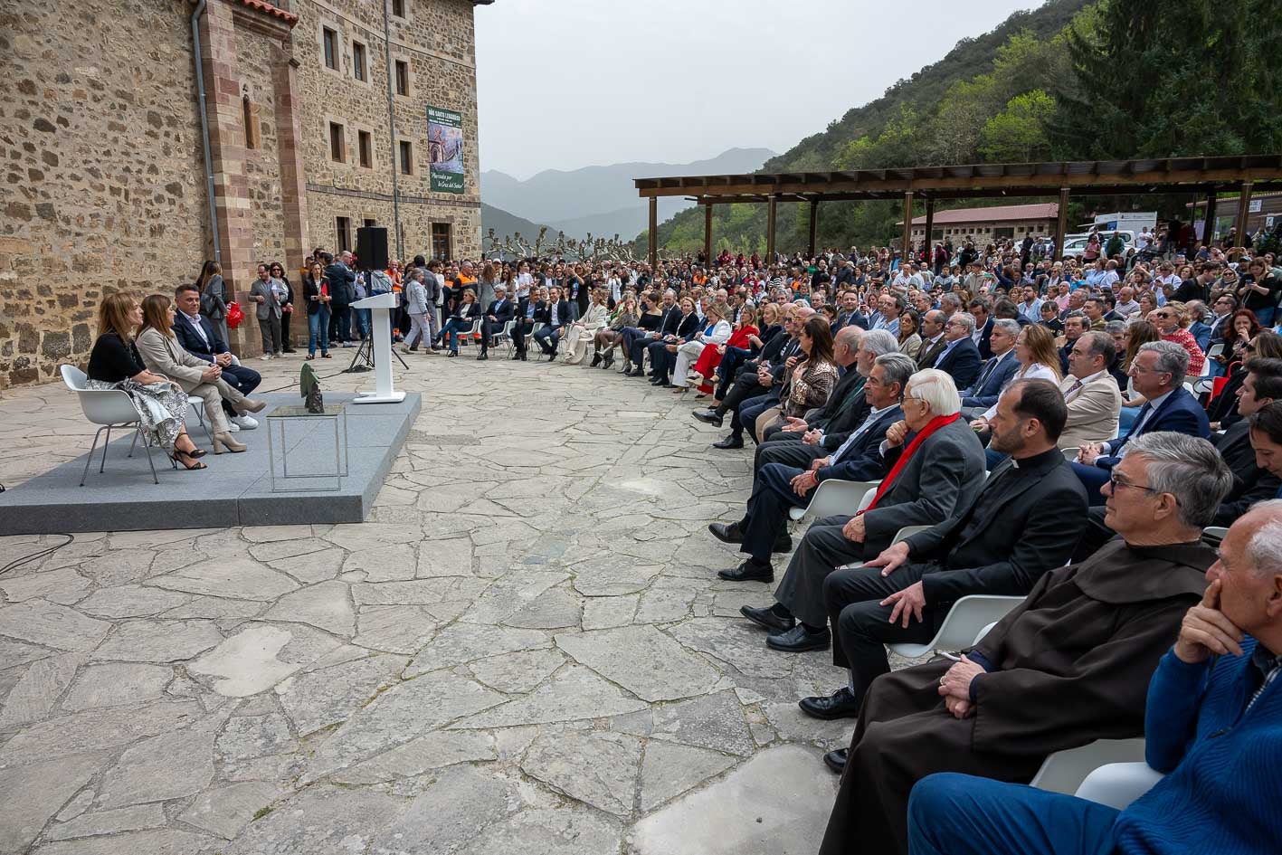 El acto contó con la asistencia de una amplia representación institucional. 