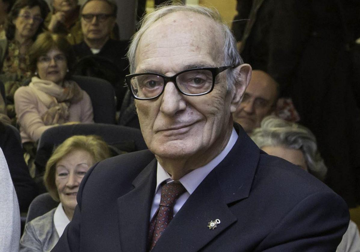 Orestes Cendrero, en un acto en el Ateneo.