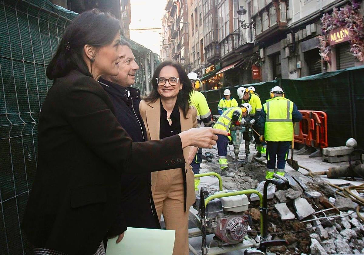 La renovación del alcantarillado de la calle del Medio se prolongará durante siete semanas