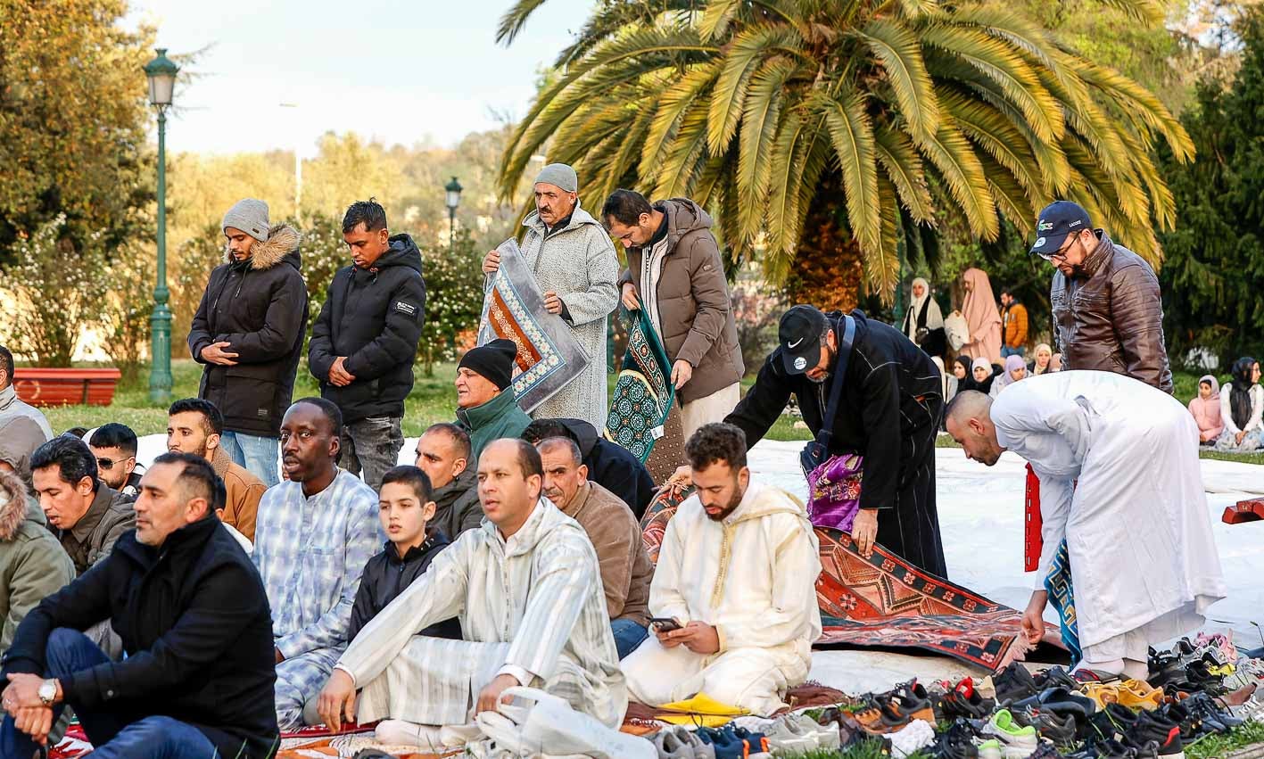 A Torrelavega llegaron fieles de todas partes de Cantabria y, en origen, de todo el planeta, desde Marruecos, Mali, Senegal, Egipto, Túnez, Argelia, Mauritania, Costa de Marfil, Ghana, Guinea Ecuatorial hasta Europa del Este.