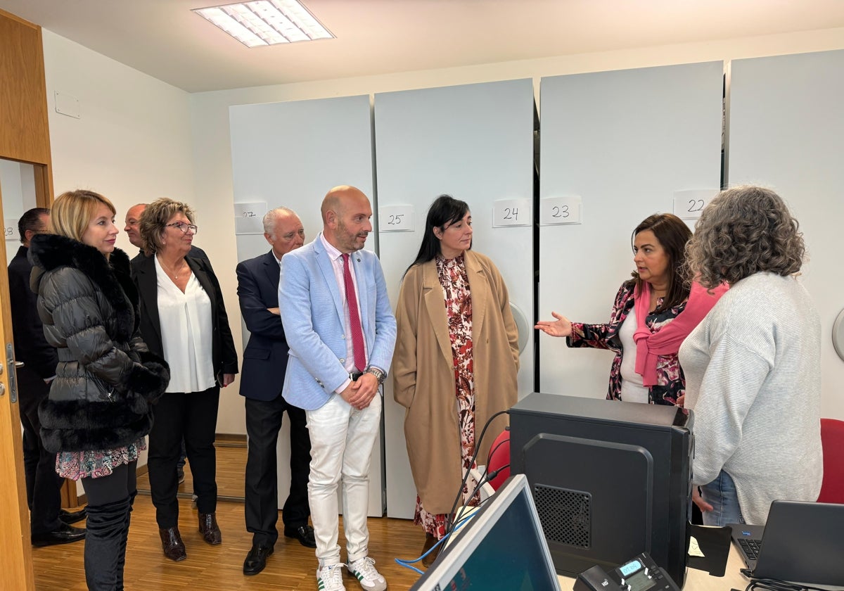 Miembros de la Corporación pejina han acompañado a la Consejera de Inclusión Social en su visita a las nuevas instalaciones.