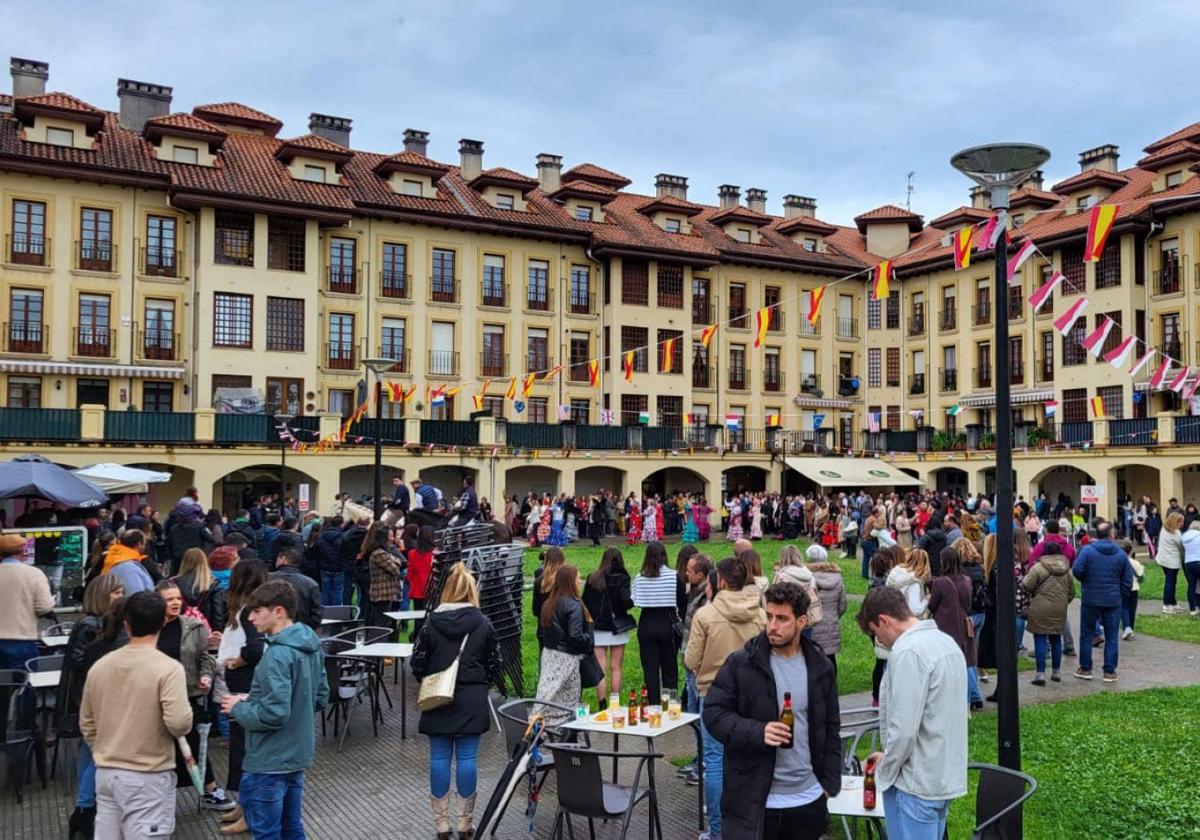 Última edición de la Feria de Abril en Sarón.