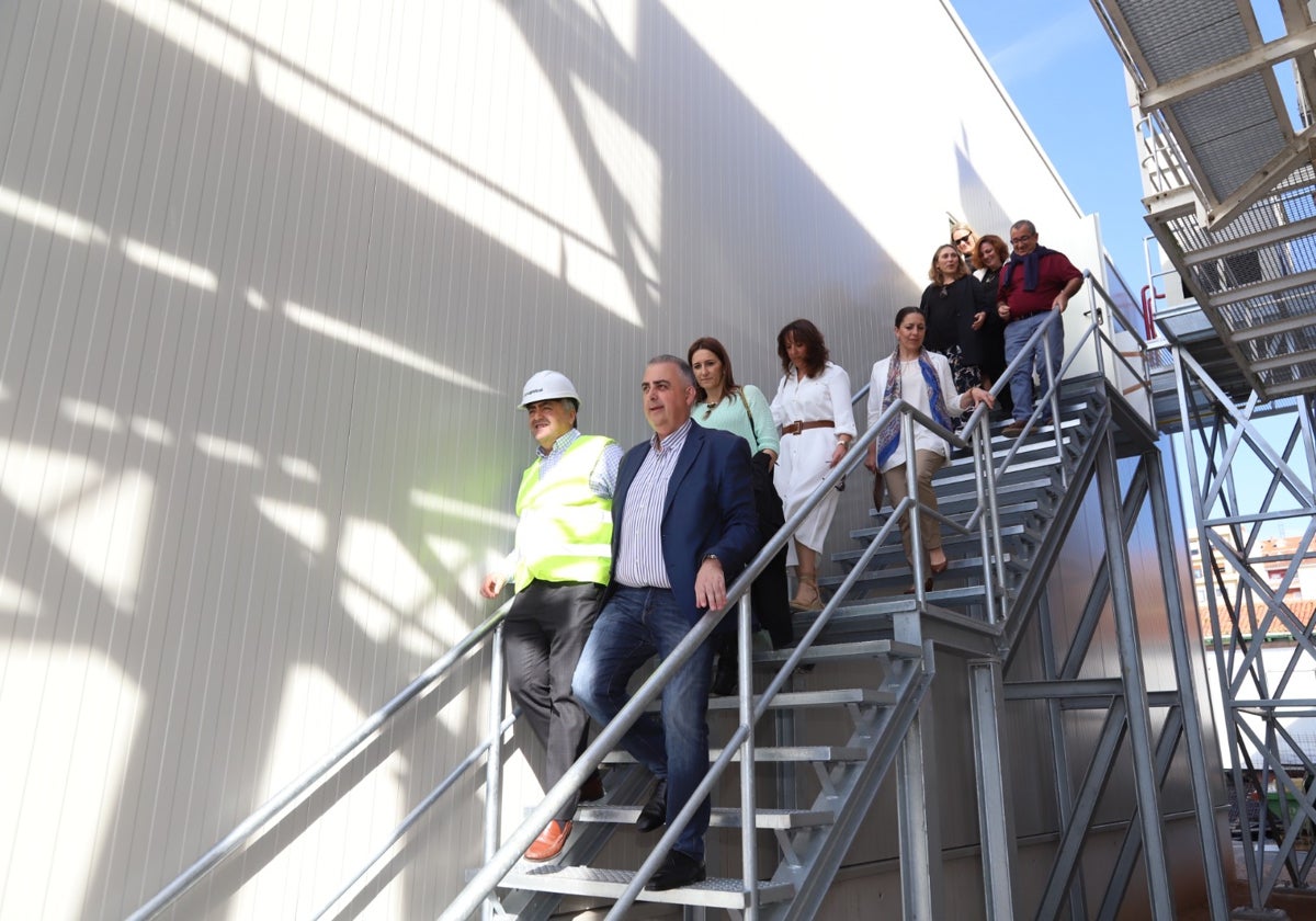 Roberto Media junto al resto de autoridades durante su visita a las obras realizadas.