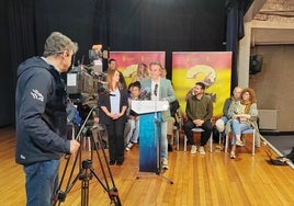 El alcalde, Diego Movellán, durante la presentación del programa de la Fiesta Homenaje a Pedro Velarde, celebrada este lunes en La Vidriera.