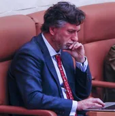 Cristóbal Palacio, en su escaño en el Parlamento.