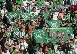 Aficionados racinguistas en Burgos animando a su equipo.