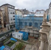 La Biblioteca de Menéndez Pelayo, el pasado otoño, rodeada de andamios y mallas.