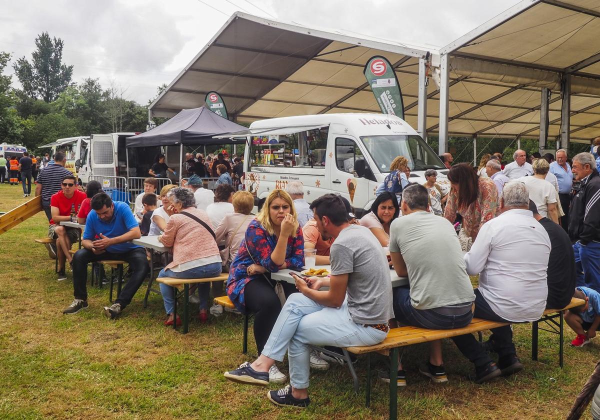 Comida popular durante las fiestas de San Antonio en Renedo.