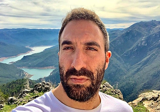 Daniel tiene dos años menos que el presentador y desde niño encontró en la música su pasión.