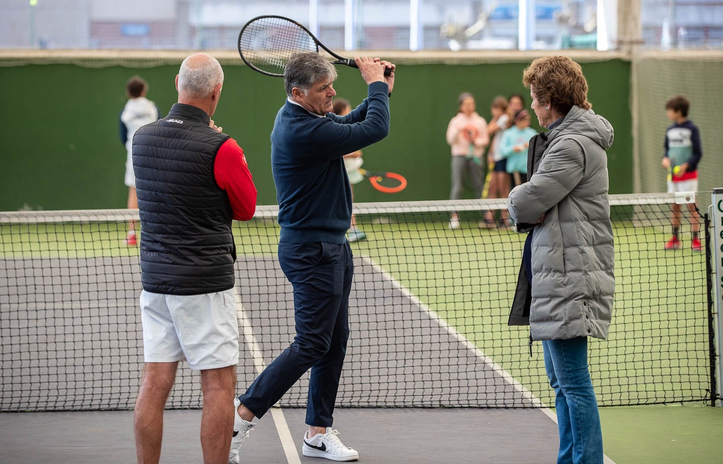 Toni Nadal, tras dar una clase a los jóvenes tenistas, ha participado en las ponencias enmarcadas en el Tour del Talento. 