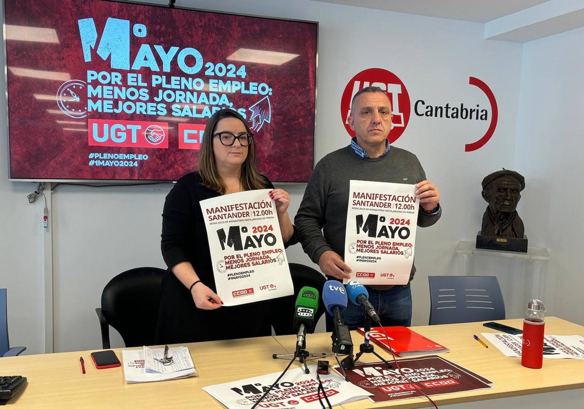 Los secretarios de CC OO y UGT, Rosa Mantecón y Mariano Carmona, en la presentación del cartel del Primero de Mayo.