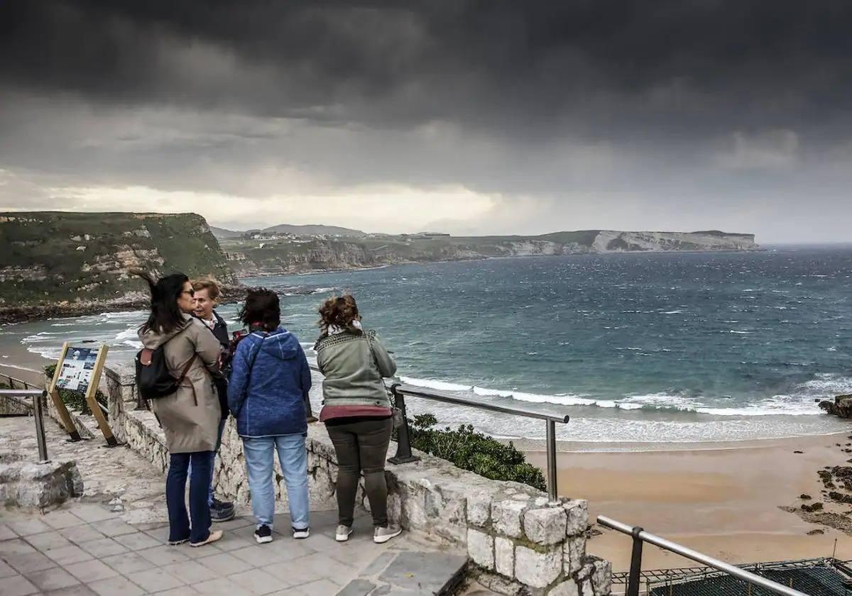 Imagen de archivo de una galerna en Suances.